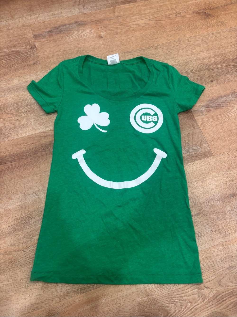 PINK Victoria's Secret Green Smile Clover Cubs Graphic Tee